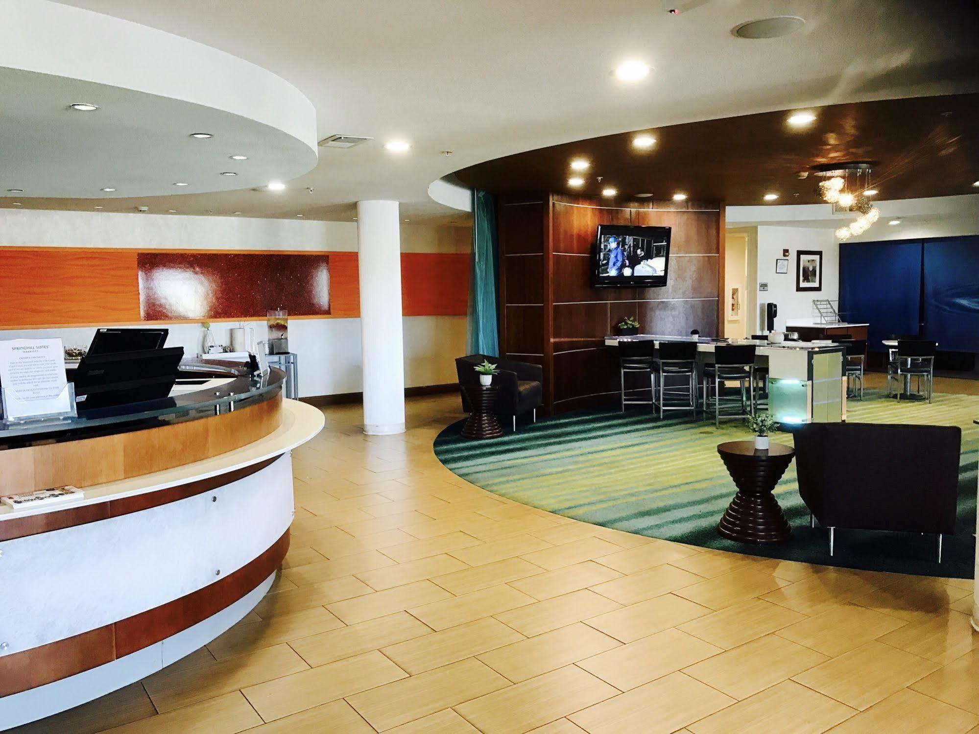Springhill Suites By Marriott Madera Bagian luar foto